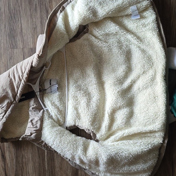 Fashion Nova Puffer Vest - Picture 4 of 4